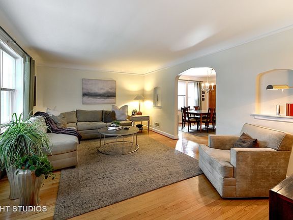 3rd image of 3030 N Nordica Ave