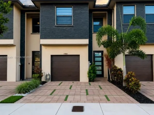 15816 NW 91st Ave, Miami Lakes, FL 33018
