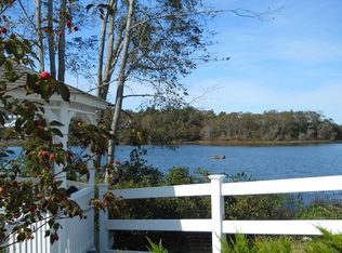 321 Gatehouse Dr, East Wareham, MA 02538