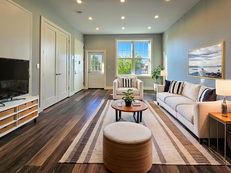 1st image of 946 4th Ave #3