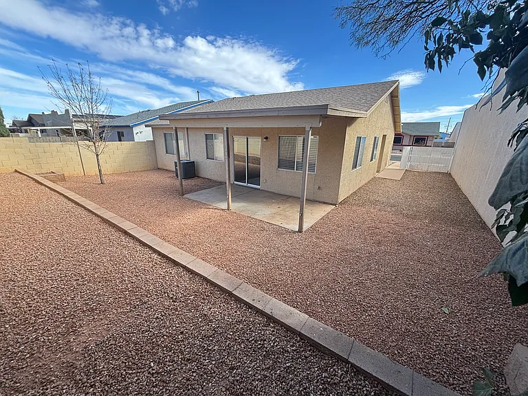 808 Four Winds Cir — Photo 16