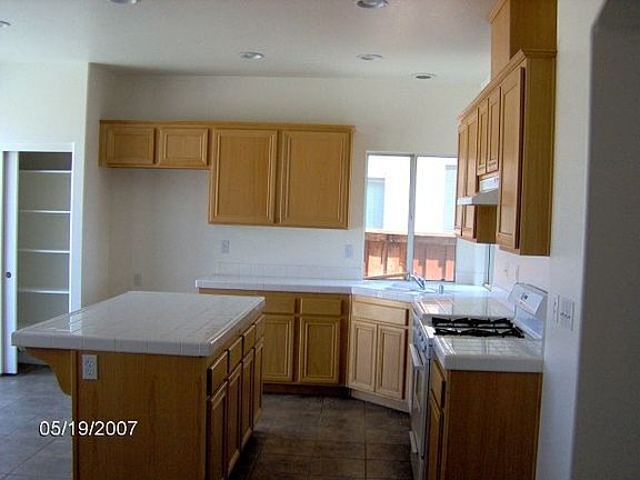 5th image of 932 Harbor St