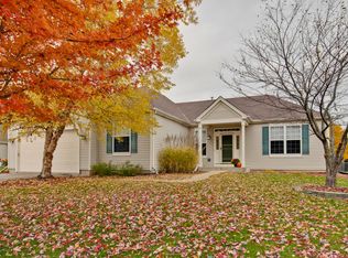 318 W Highplains Rd, Round Lake, IL 60073