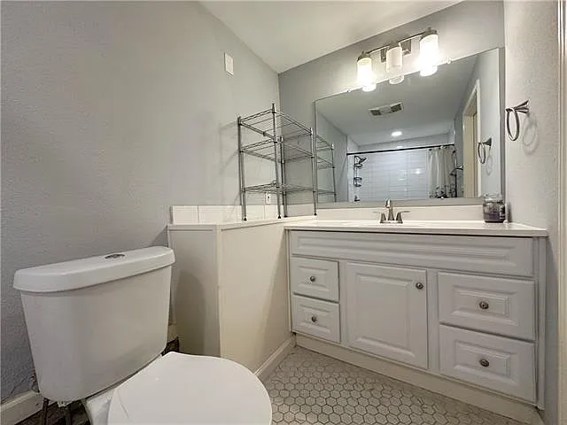 4500 Banks St — Photo 4