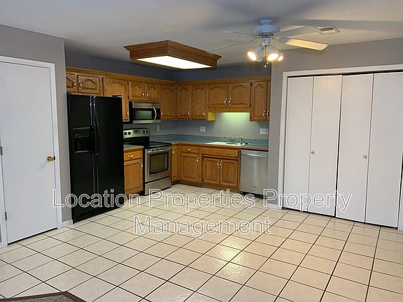 4th image of 318 Creekside Ct #1