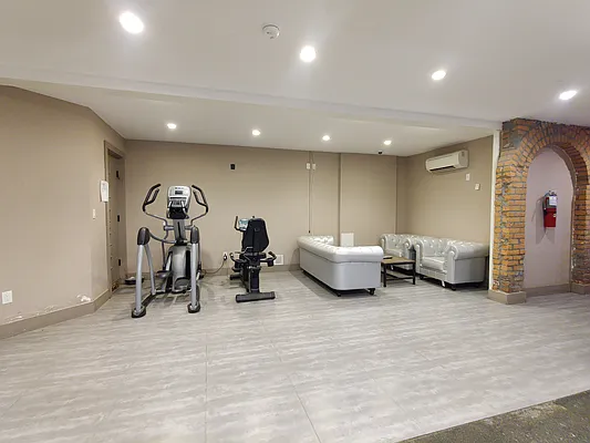 Rented by Signature Property Realty | media 20