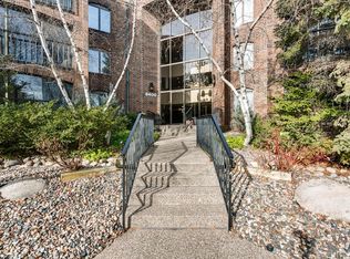 8400 Pennsylvania Rd APT 320, Bloomington, MN 55438