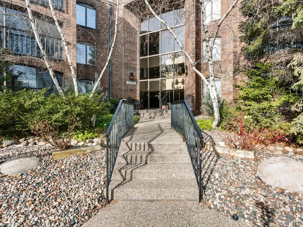 8400 Pennsylvania Rd APT 320, Bloomington, MN 55438