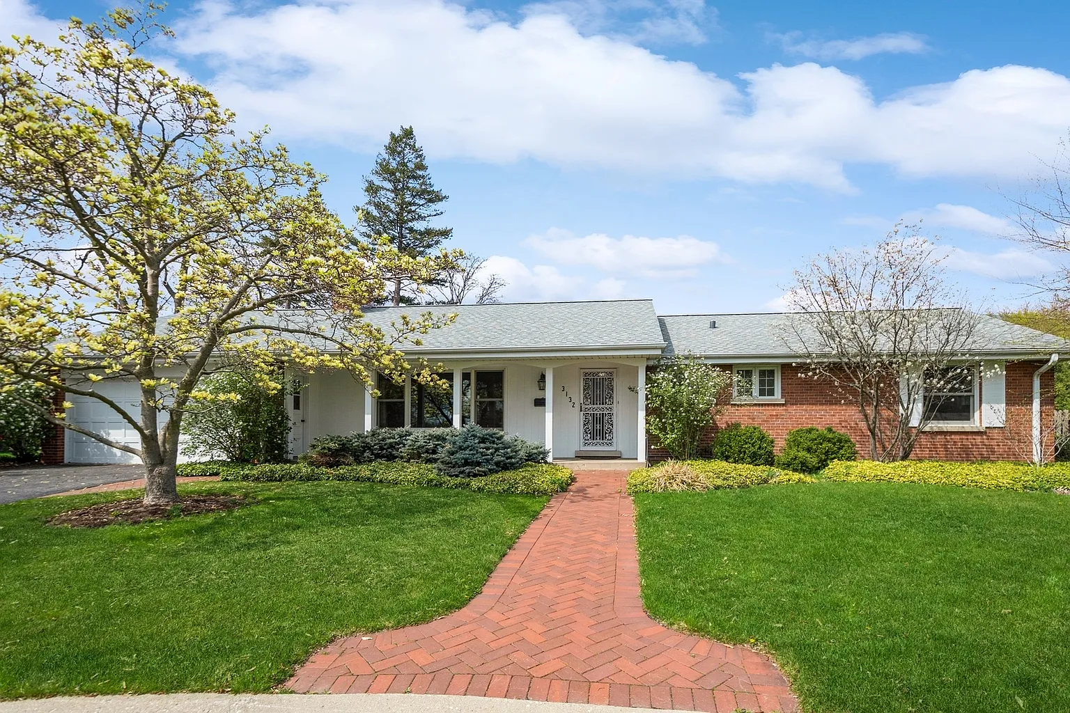 3132 Country Ln photo 1