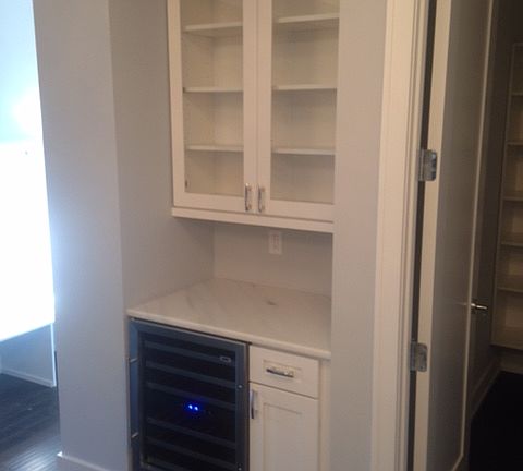 3rd image of 410 E Southlawn Blvd