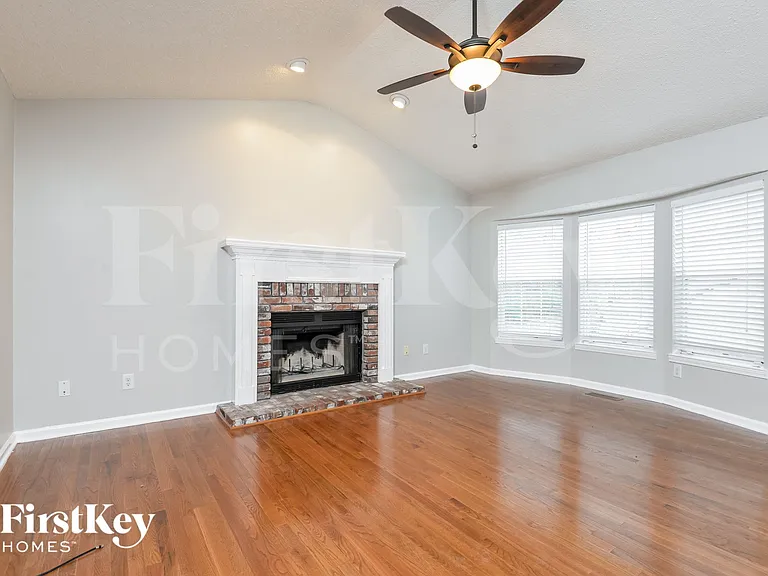 682 Brandy Dr — Photo 4