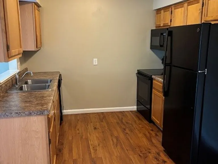 Newbury Apartment Homes — Photo 10