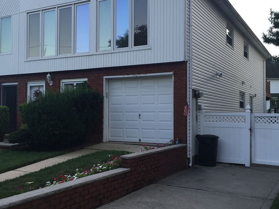 1st image of 66 Tysens Ln