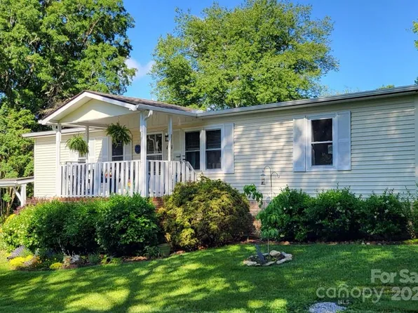 101 Cumberland Dr, Hendersonville, NC 28792