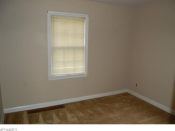 5th image of 86 Leighton Ave