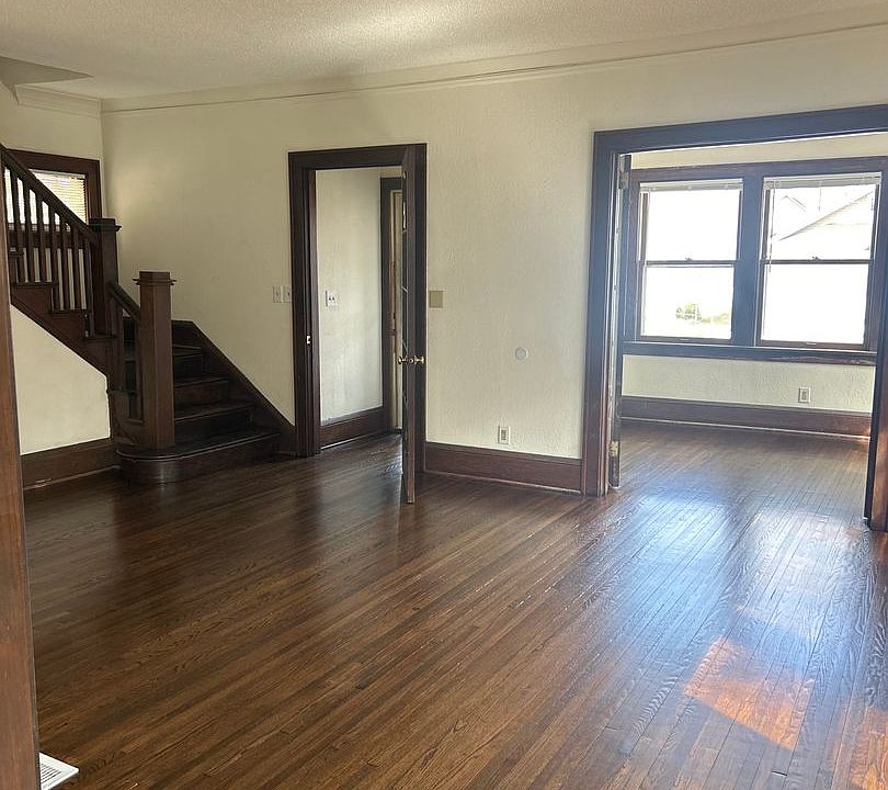 1st image of 903 Newton Ave N