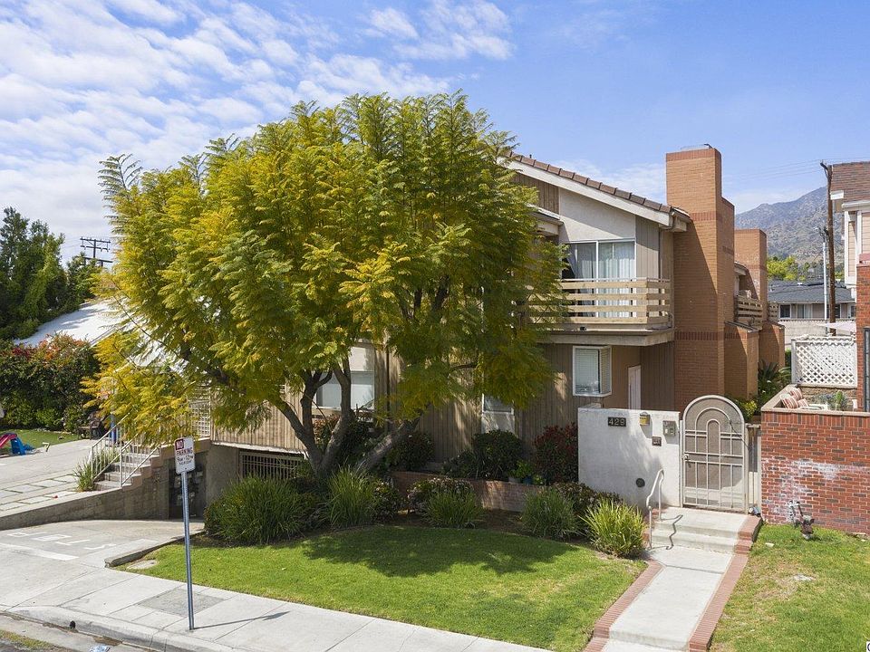 1st image of 429 Palm Dr APT 4