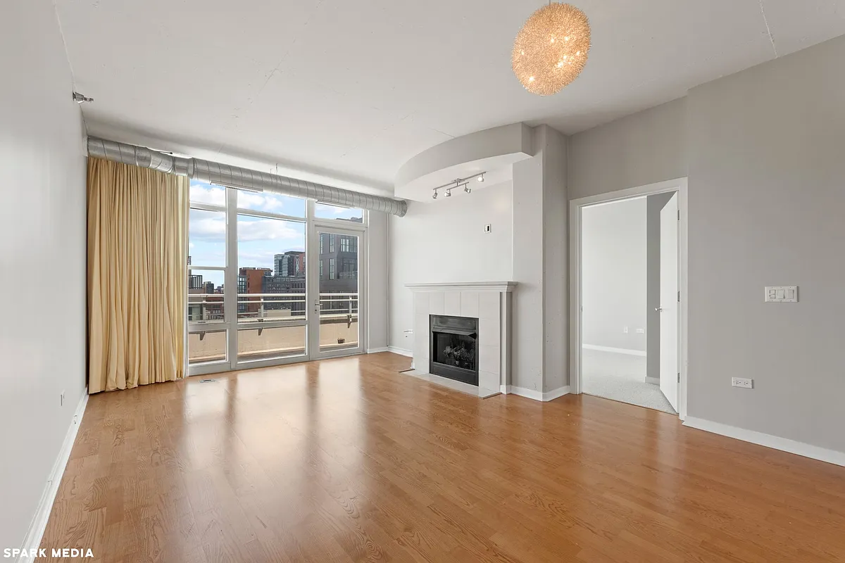 Building Photo - 909 W Washington Blvd #1008
