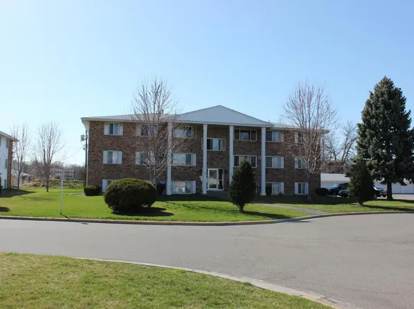 2710 Rosalyn Ct APT 302, New Hope, MN 55427