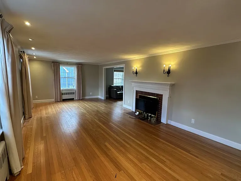 37 Washburn Ave — Photo 4
