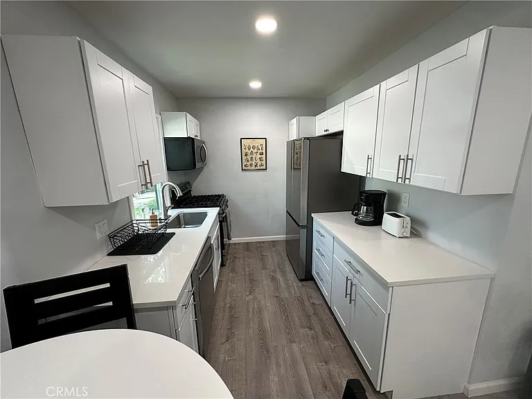 239 3rd Ave — Photo 2