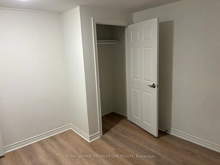 14 Valleycrest Dr #LOWER — Photo 8