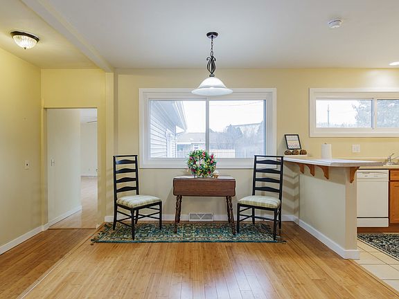 Open concept to Living Room & Kitchen