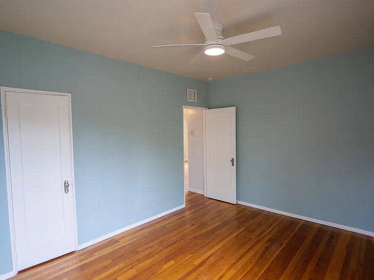 1404 E Silver St — Photo 9