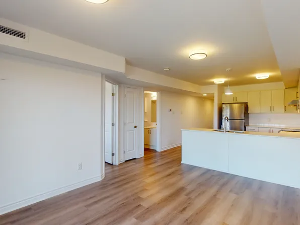 160 Whispering Winds Way #408, Ottawa, ON K1W 0L4