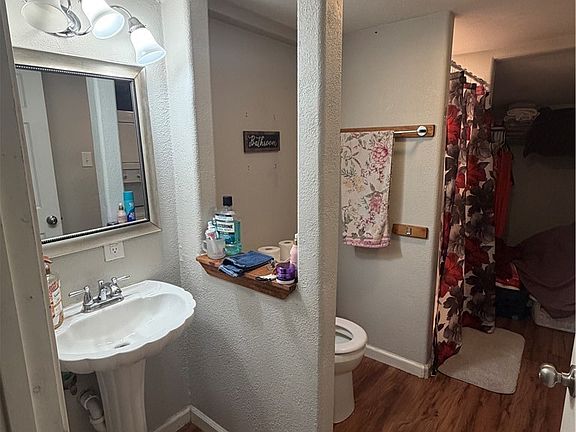 5th image of 526 W Avenue C