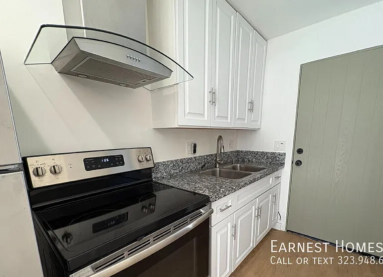 15242 Morrison St — Photo 27
