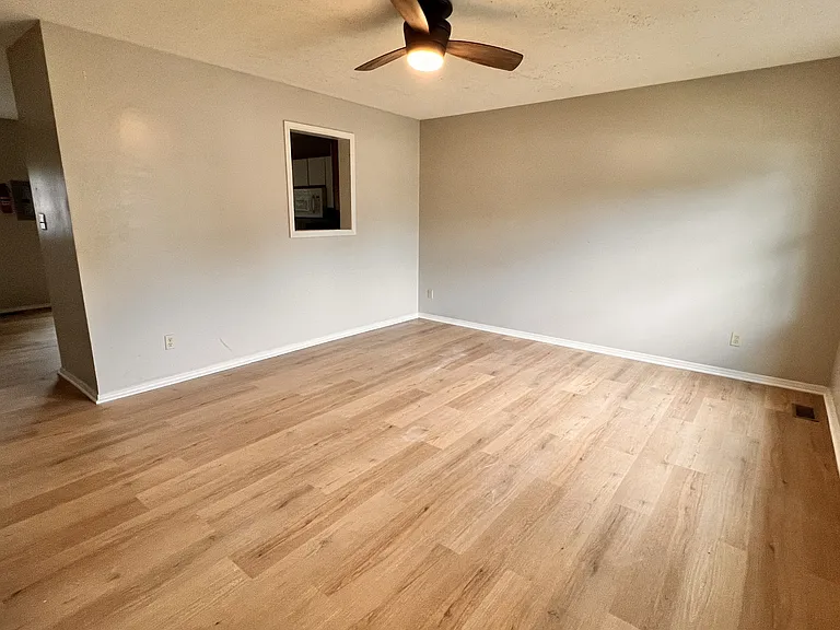 1383 W Allen St #B2 — Photo 21