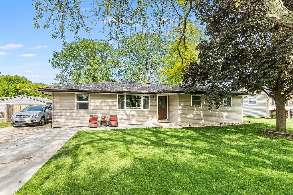 1221 Park Dr photo 1