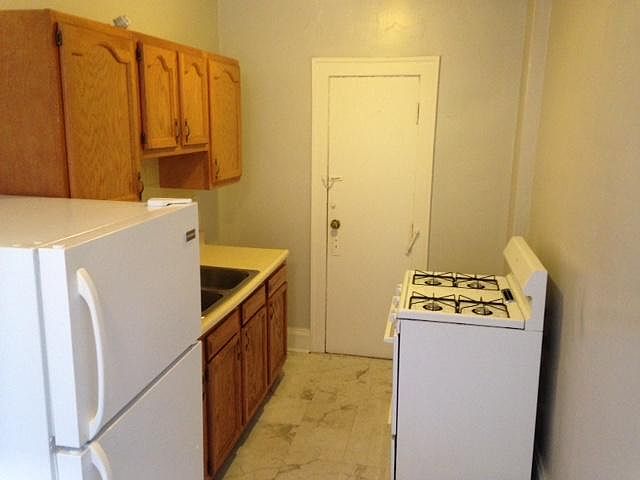 2nd image of 11821 Detroit Ave APT 4