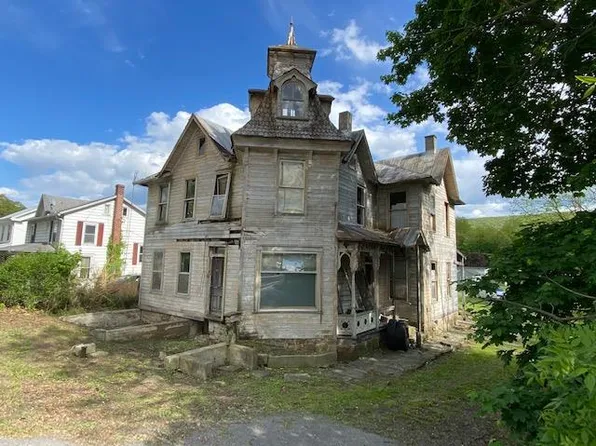188 E Main St, Thompsontown, PA 17094