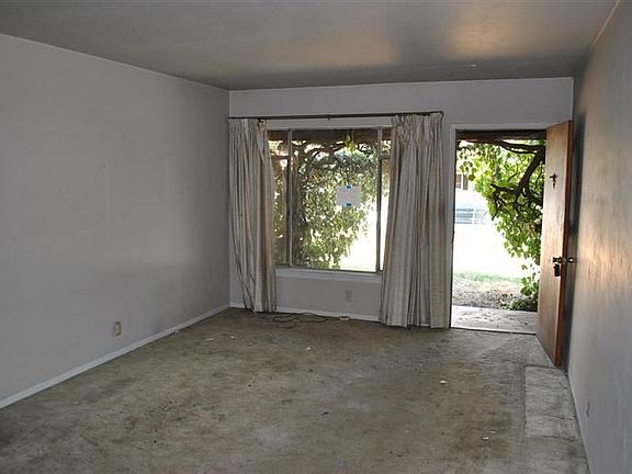 2nd image of 2004 Ernest Way