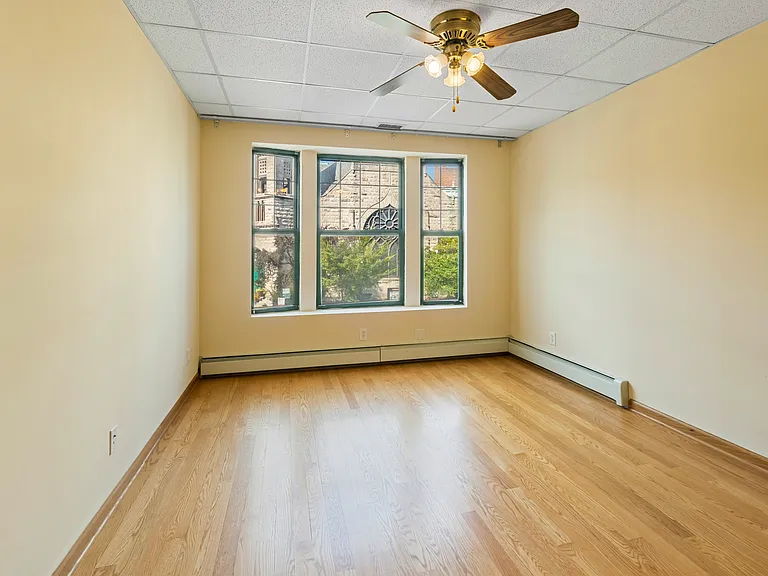 1435 E 53rd St #2W — Photo 12