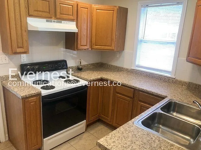715 W Ohio Ave — Photo 3