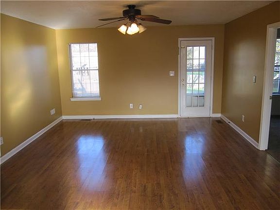 3rd image of 3113 Larson Ln
