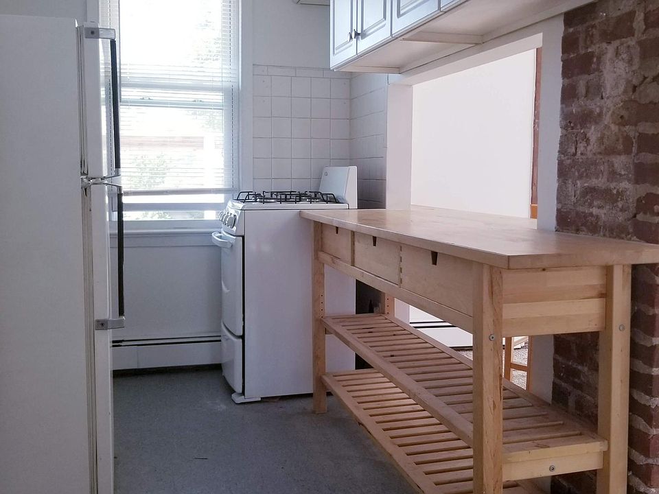 1st image of 224 Jefferson Ave APT 2