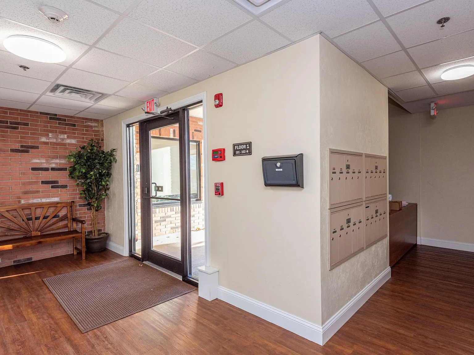 2 bed, 850 sqft, $2,300 — Photo 3