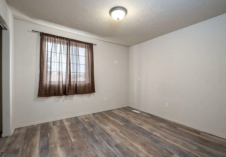 105 S Tweedt Pl — Photo 8