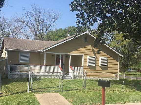 2nd image of 301 S Bell Dr