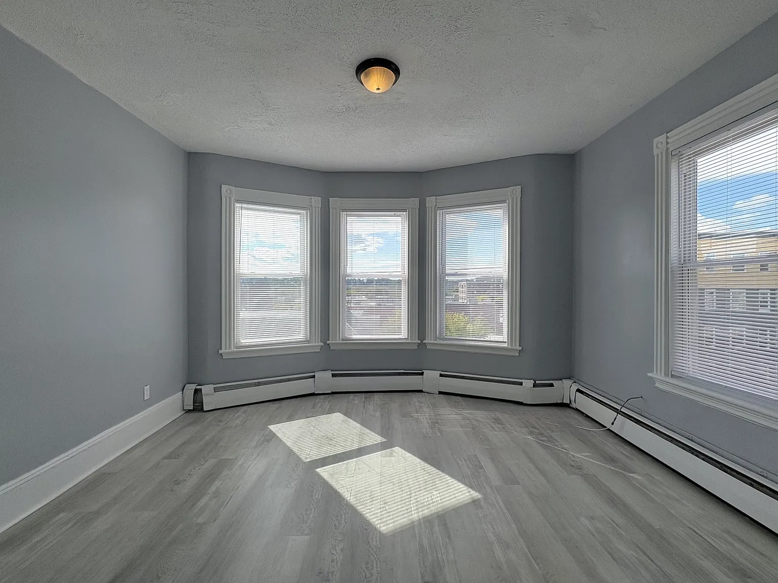 3 bed, $1,450 — Photo 2