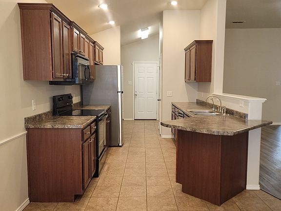 4th image of 6704 84th St