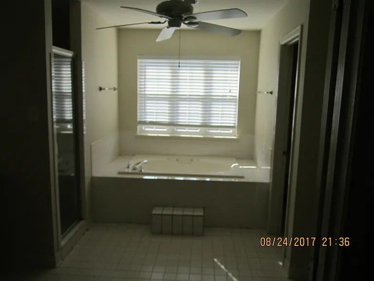 10026 Edgewater Ter — Photo 9
