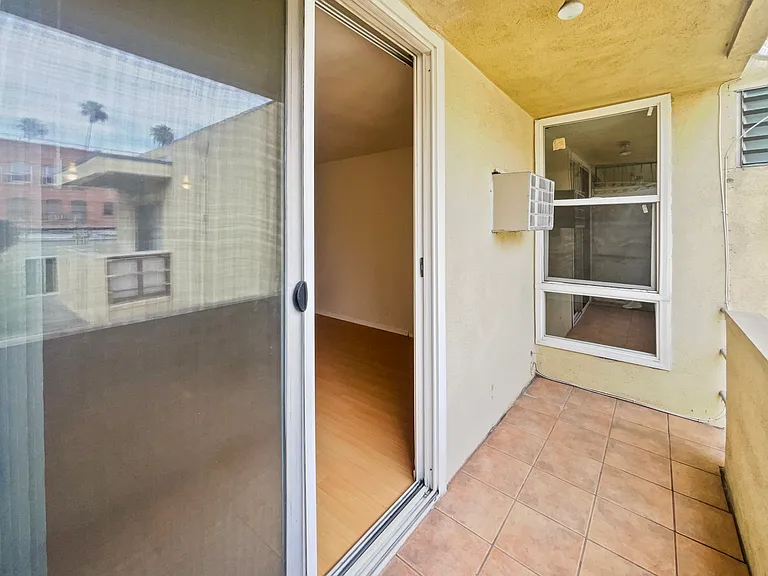 425 S Kenmore Ave #308 — Photo 11