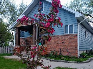 135 W Summit St, North English, IA 52316