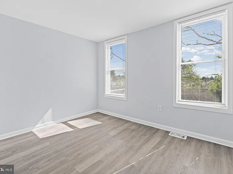 1669 N Milton Ave — Photo 10