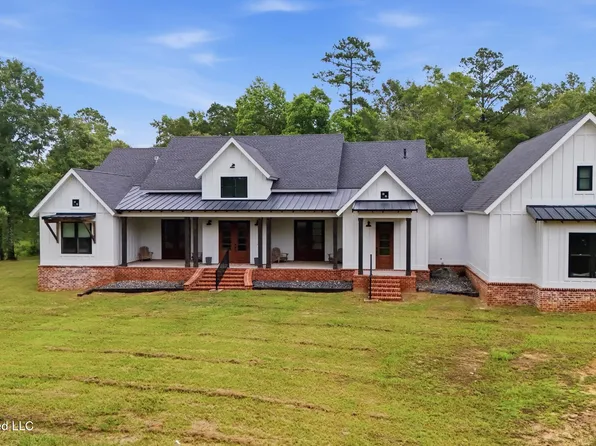16724 Spring Lake Dr W, Vancleave, MS 39565
